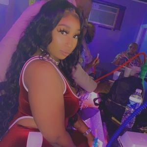 Meet your Posher, Crystal